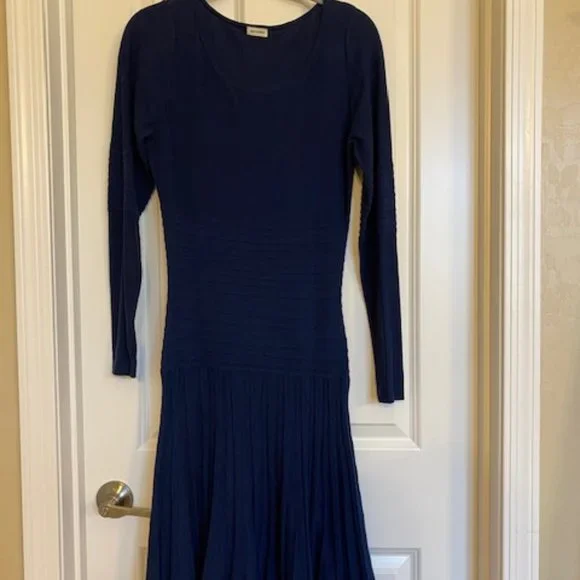 Max Studio Sweater Dress Long Sleeves Pleated Navy Size Small